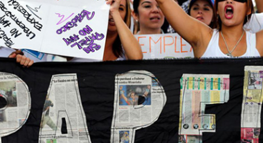Báo Venezuela giảm số trang vì thiếu giấy in